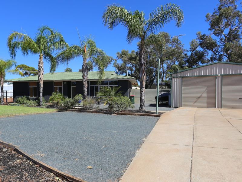 13 Oleosa Crt, Kambalda West WA 6442