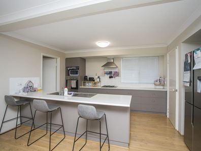 69 Leisure Way, Halls Head WA 6210