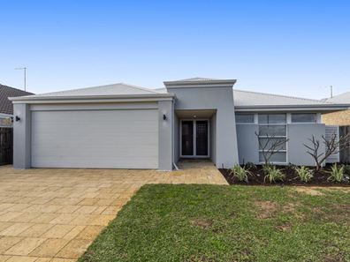 227 Peelwood Parade, Halls Head WA 6210