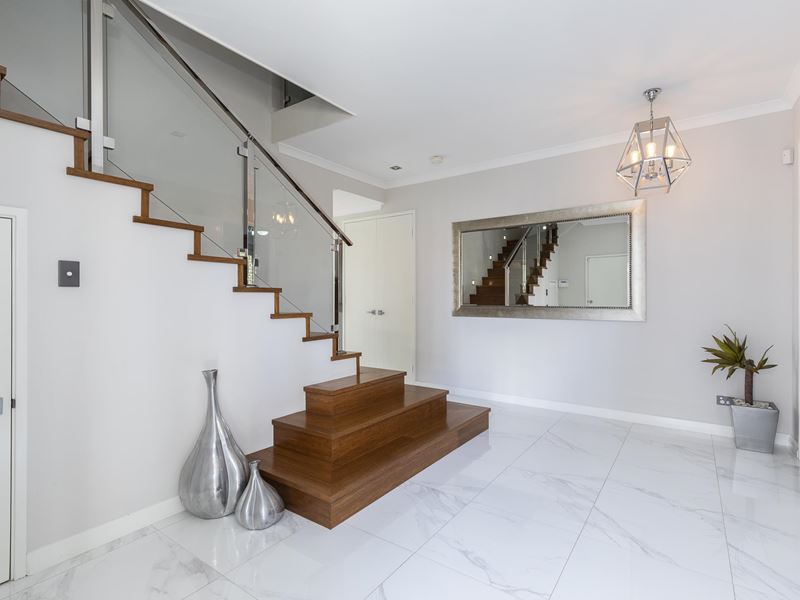 12B Leonora Street, Como