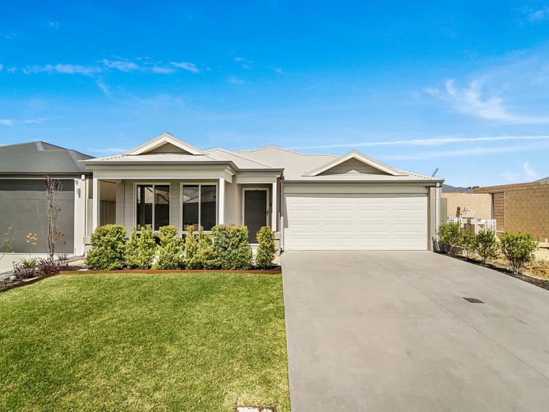 22 Haflinger Way, Byford