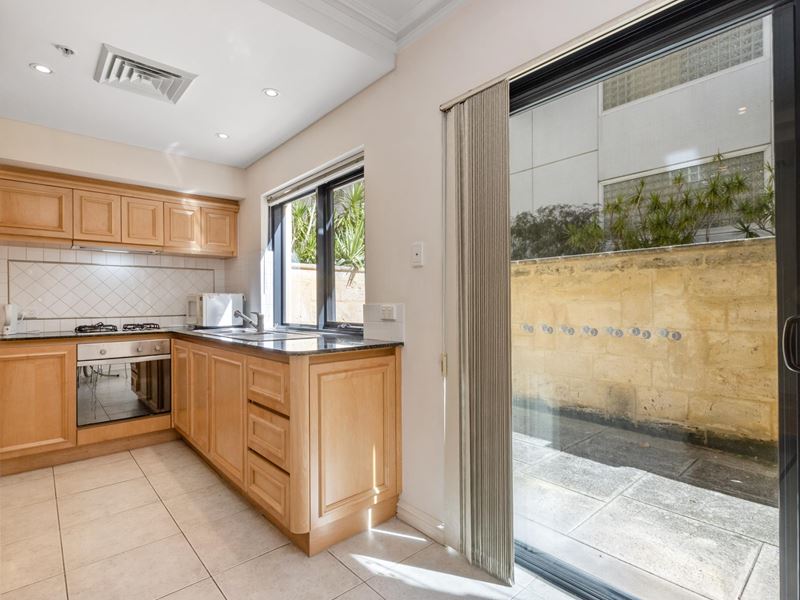 308/9 Victoria Avenue, Perth