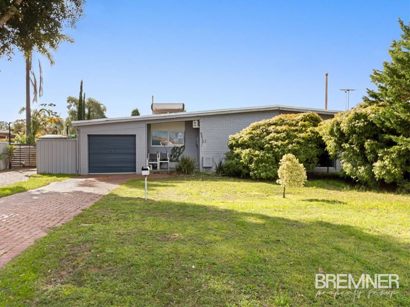 27 Edmund Way, Calista