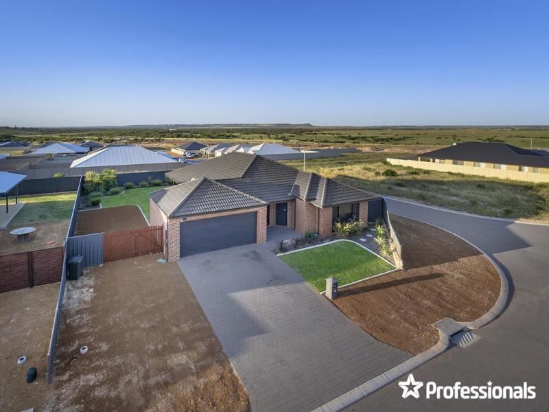 12 Waterwitch Outlook, Wandina