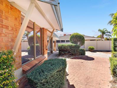 11 Firetail Court, Seville Grove WA 6112