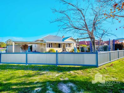 14 Lowe Street, Carey Park WA 6230