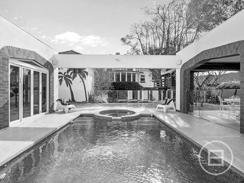 17 Inverness Crescent, Menora