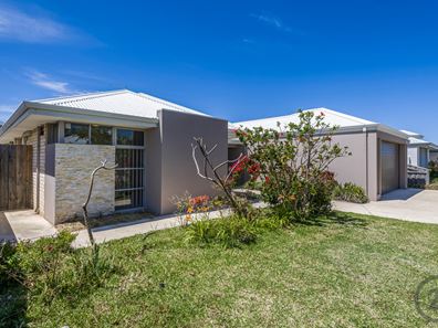 287 Peelwood Parade, Halls Head WA 6210