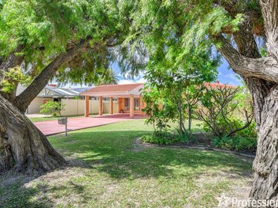 27 Brixham Way, Warnbro WA 6169