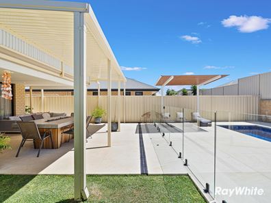4 Pelora View, Lakelands WA 6180