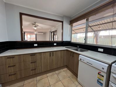 8 Hamilton Street, Newman WA 6753