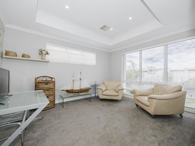 10 Schauss Road, Eglinton WA 6034