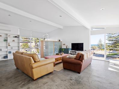 18a King Albert Road, Trigg WA 6029