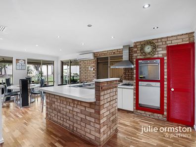 11 Greenfields Circle, Hocking WA 6065