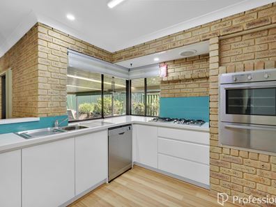 42 Timbercrest Road, Thornlie WA 6108