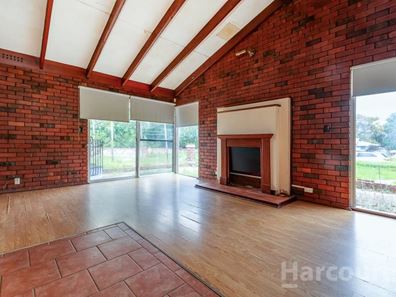 12 Thompson Drive, Wanneroo WA 6065