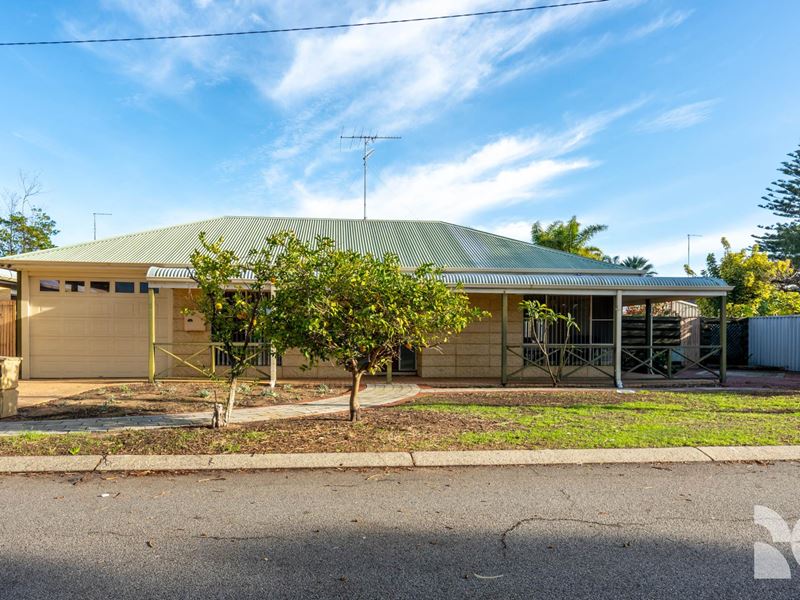2/18 Flavia  Street, Falcon