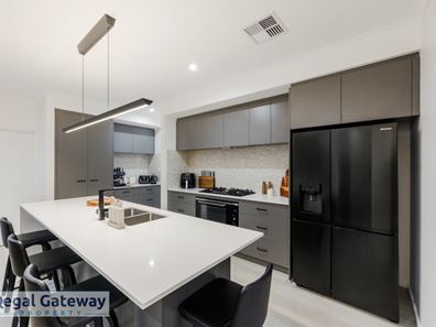 6 Kenby Chase, Wandi WA 6167
