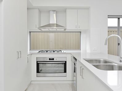 24C Russell St, East Cannington WA 6107