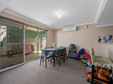 25/12 Davis Road, Kelmscott WA 6111