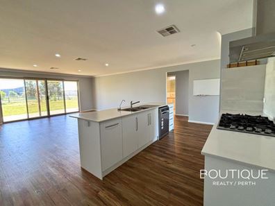 82 Eastlyn Drive, Deepdale WA 6532