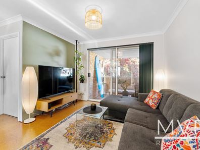 27/2 Pinewood Avenue, Kardinya WA 6163