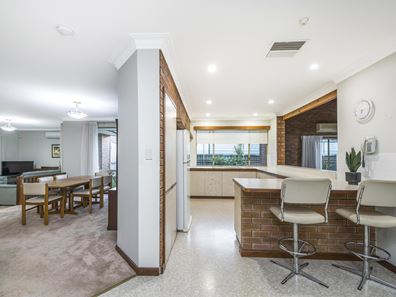 17 Aylesford Drive, Marangaroo WA 6064