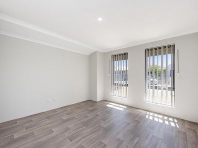 10 Yaramin Way, Golden Bay WA 6174