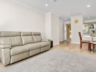 23/35 Winnacott Street, Willagee WA 6156
