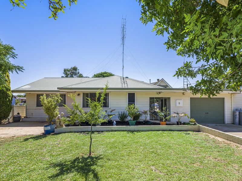 5 Kintore Street, Moora WA 6510