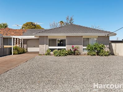 1/4 Scrivener Place, Halls Head WA 6210