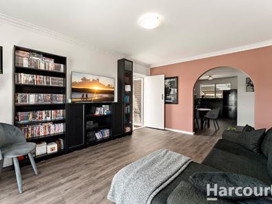 1/4 Scrivener Place, Halls Head WA 6210