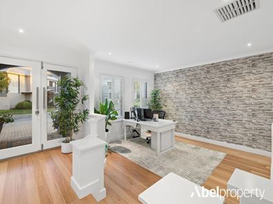 4 The Lakes Boulevard, Jandakot WA 6164