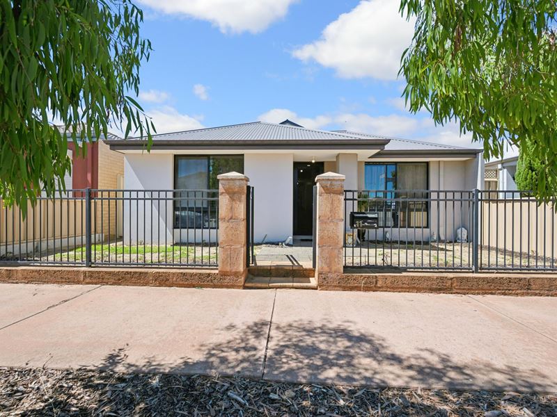 11 Piesley Street, Hammond Park WA 6164