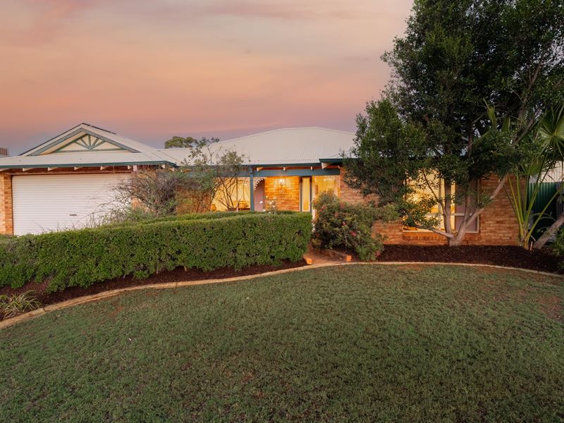 16 Riverina Way, Hannans WA 6430