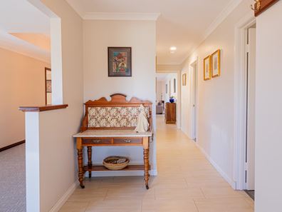 16 Riverina Way, Hannans WA 6430