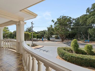 15 Glenbrook Road, Thornlie WA 6108