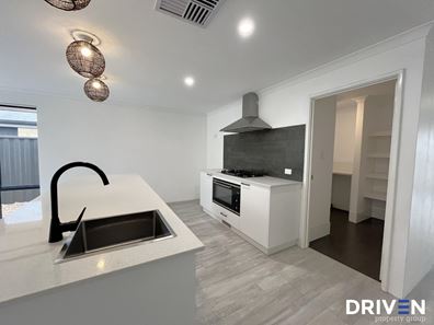 14 Newsham Grove, Lakelands WA 6180