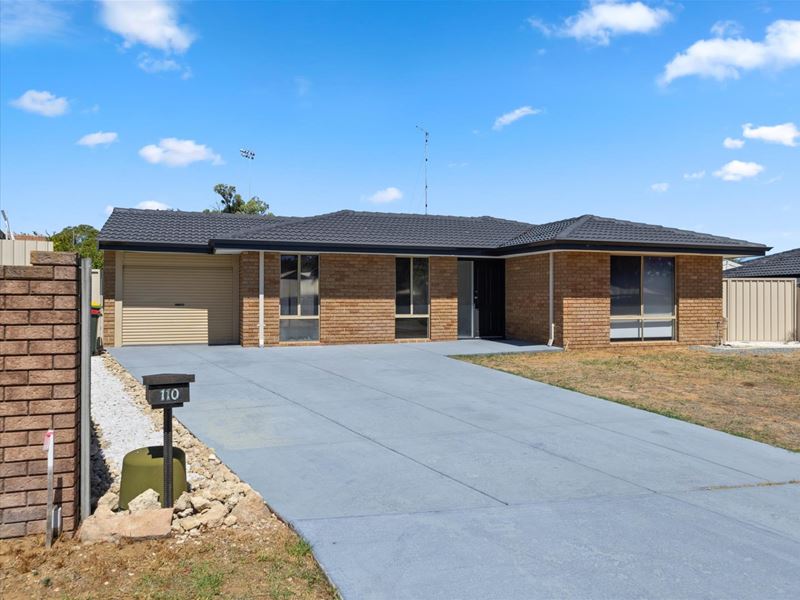 110 Marvell Avenue, Lake Coogee WA 6166