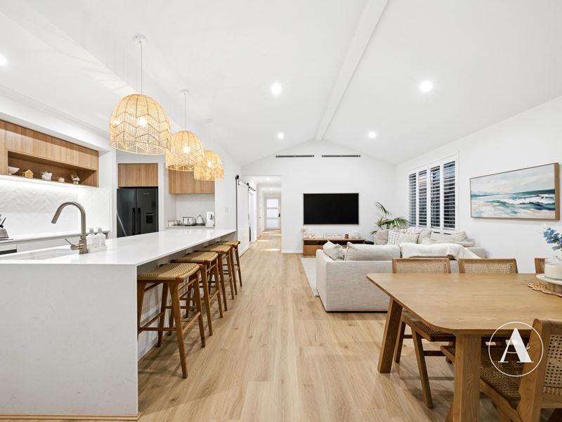 15 Oliva Approach, Piara Waters