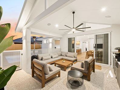 15 Oliva Approach, Piara Waters WA 6112
