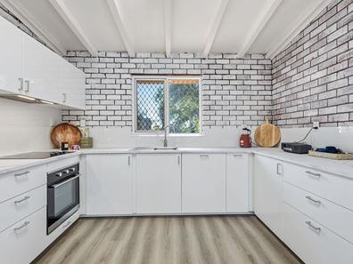 11B Gladstone Road, Armadale WA 6112