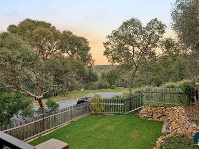 15 Hillside Road, Mount Richon WA 6112