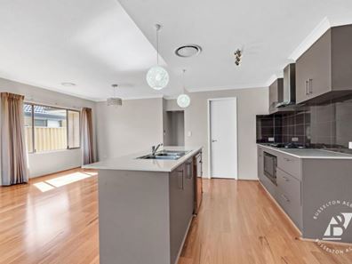 13 Toulon Way, Yalyalup WA 6280