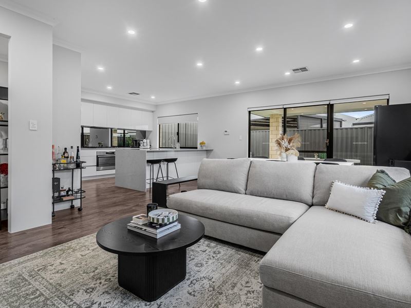 4 Kentia Road, Wandi WA 6167