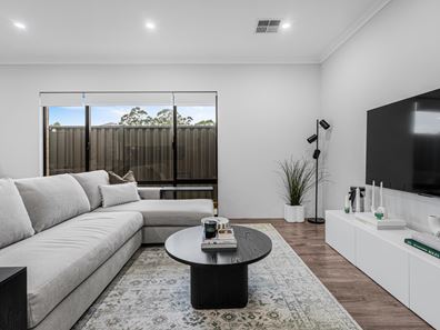 4 Kentia Road, Wandi WA 6167