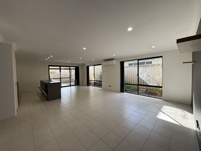 9/54 Cob Road, Brabham WA 6055