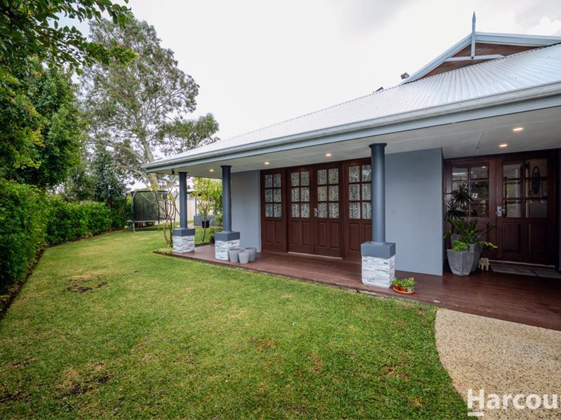 11 LaBianca Vista, Carramar WA 6031