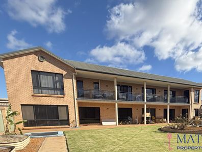 8 Grosvenor Close, Woorree WA 6530