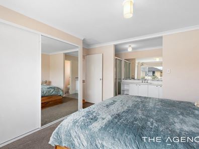 11 Essence Bend, Atwell WA 6164